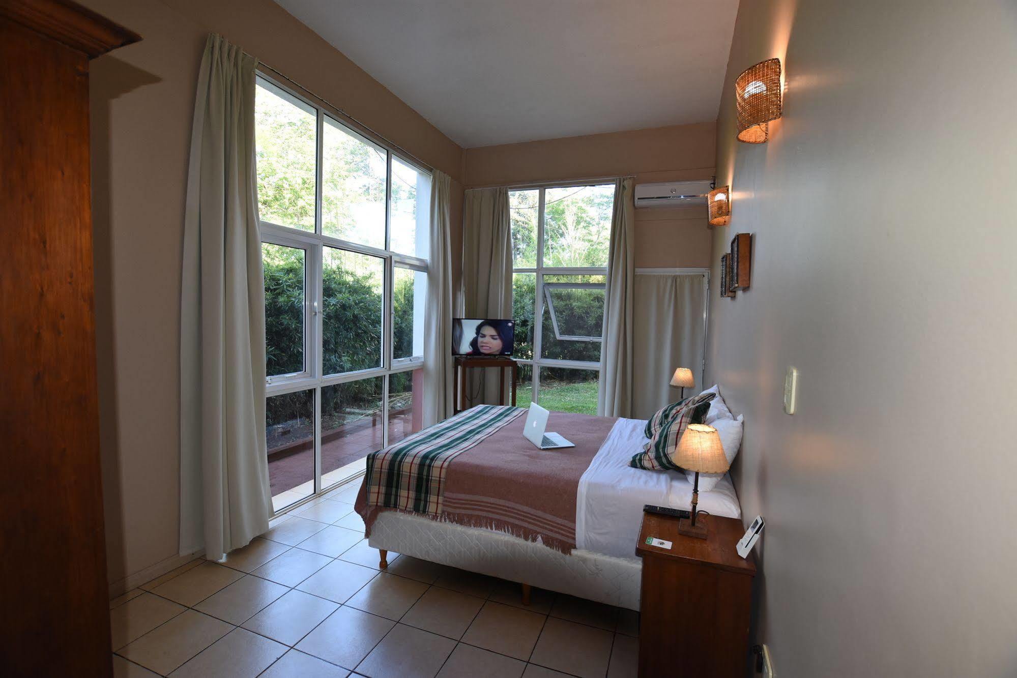 Iguazu Inn Hostel Puerto Iguazú Dış mekan fotoğraf